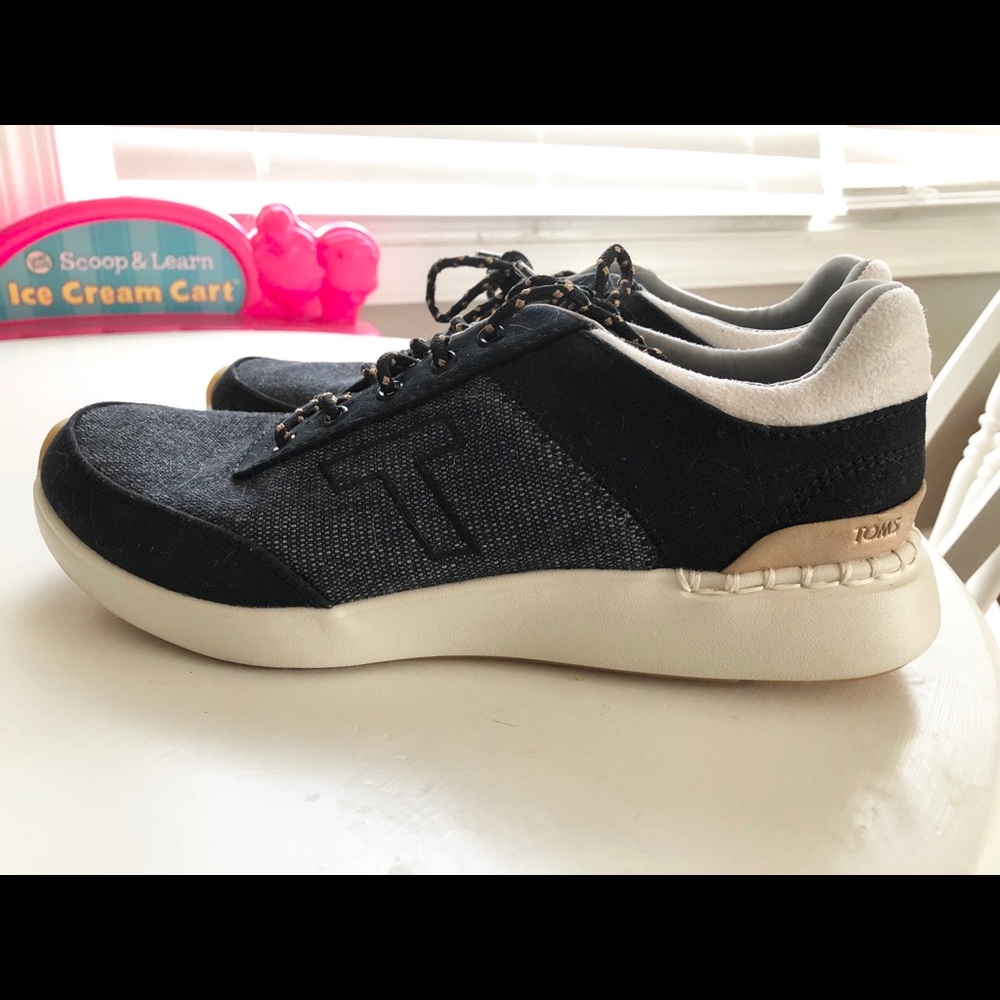 TOMS sneakers size 9